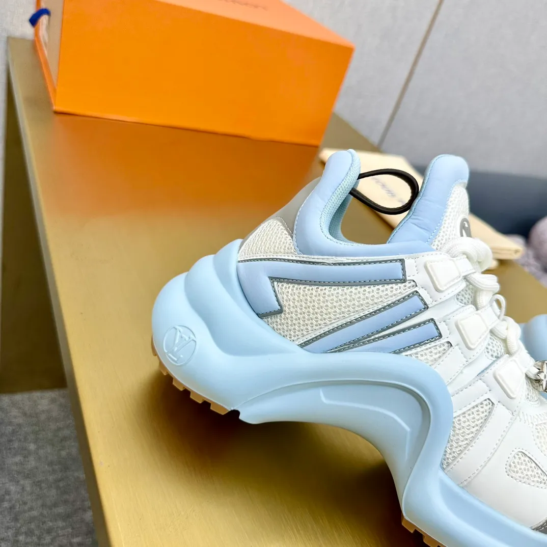 👟👟Ex-factory price 760👟👟LV donkey brand casual sports dad shoes. The bold and avant-garde design➕the distinctive wavy outsole is charming in the entire fashion circle. It is synonymous with new trends and trends. It is to be called the coolest casual sports shoe in history. Whoever wears it will become the most handsome person who turns heads. The height of the heel is about 5.5cm, and the heel is about 8mm.  🌸Imported fabrics🐂leather➕Imported🐐leather➕Imported T👟👟Ex-factory price U splicing 🌸Inner lining imported mesh fabric➕Cowhide lining Outsole vacuum foaming and T👟👟Ex-factory price U combination 🌸 Size women's size 35-41